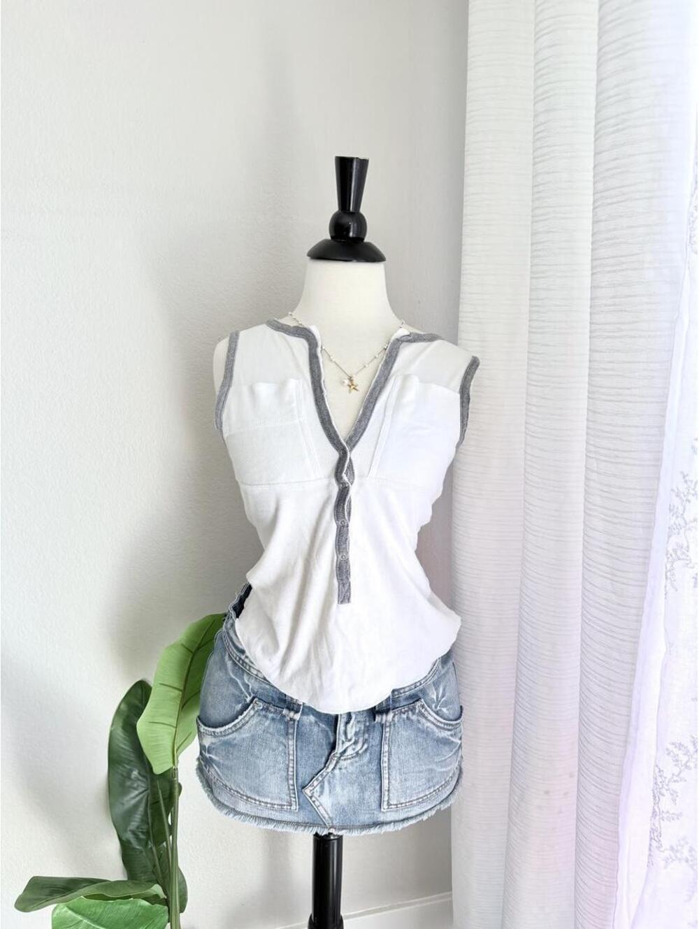 Y2K Hazel Sleeveless Henley Top